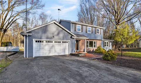 886 Ewing Rd, Youngstown, OH 44512