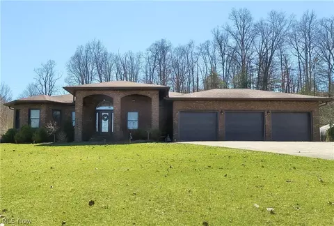 10174 Veto Rd, Belpre, OH 45714