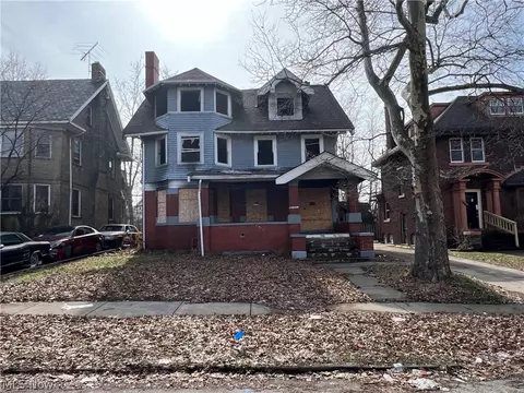 1822 Farmington Rd, Cleveland, OH 44112