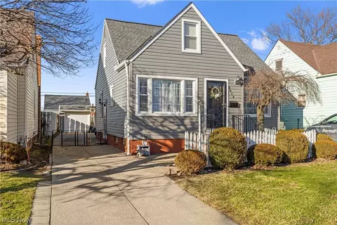8014 Lanyard Dr, Parma, OH 44129