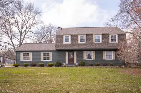 5866 Ogilby Dr, Hudson, OH 44236