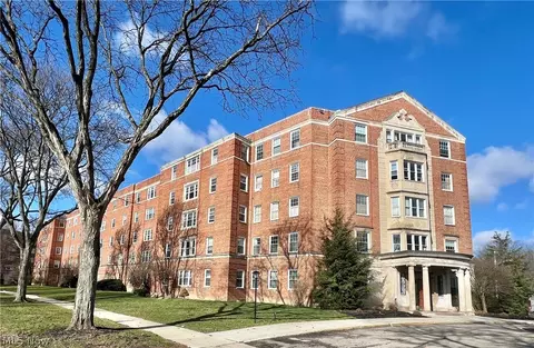 13800 Fairhill Rd #105, Shaker Heights, OH 44120