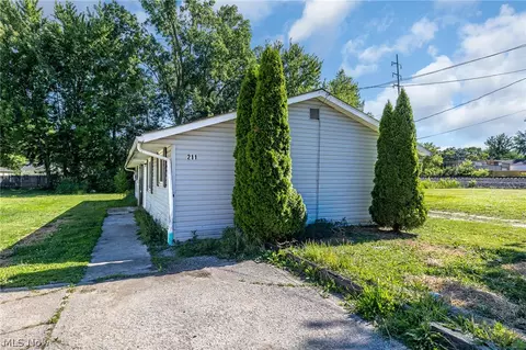 Exterior - 211 Brace Ave, Elyria, OH 44035 photo 1 of 2
