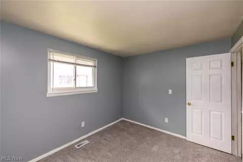 Bedroom - 211 Brace Ave, Elyria, OH 44035 photo 6 of 6