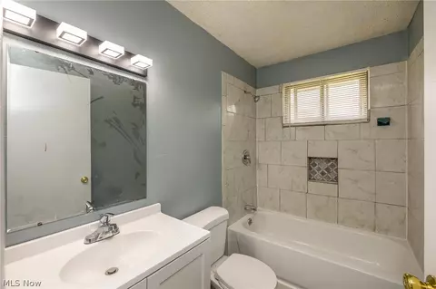 Bath - 211 Brace Ave, Elyria, OH 44035 photo 1 of 1