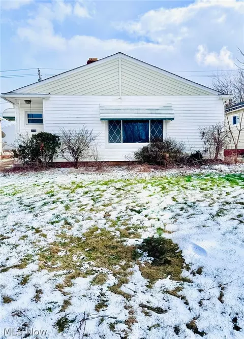 3415 Center Dr, Parma, OH 44134