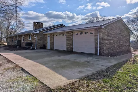 5171 Avon Rd NE, Carrollton, OH 44615