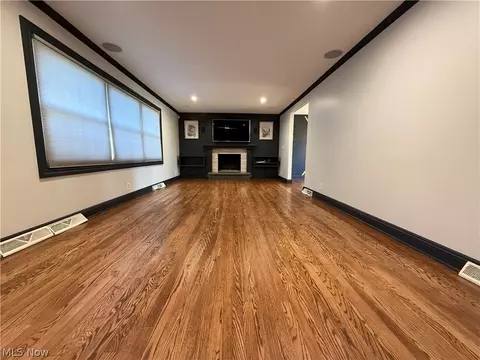 Living - 409 Melbourne Ave, Boardman, OH 44512 photo 1 of 5