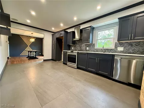 Kitchen - 409 Melbourne Ave, Boardman, OH 44512 photo 2 of 3