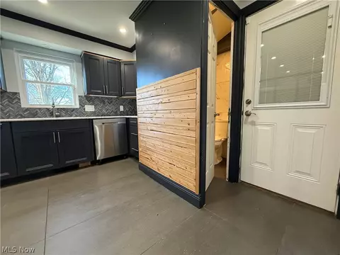 Entry Way - 409 Melbourne Ave, Boardman, OH 44512 photo 1 of 3