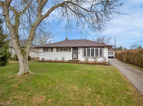 7206 Meadow Ln, Parma, OH 44134