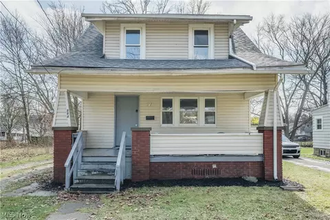 884 Lovers Ln, Akron, OH 44306