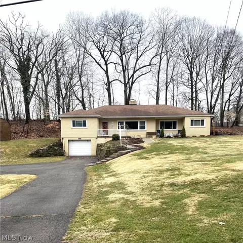 575 East St, East Palestine, OH 44413