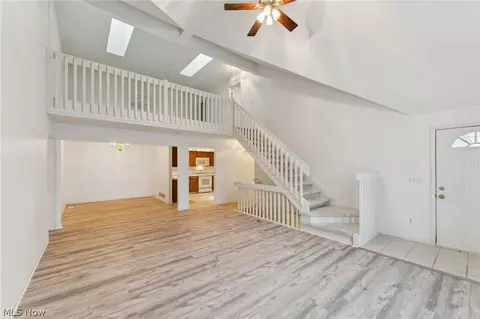 Living - 4204 Castle Rdg, Copley, OH 44321 photo 2 of 4