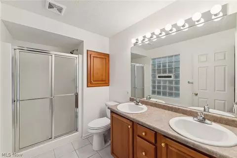 Bath - 4204 Castle Rdg, Copley, OH 44321 photo 1 of 5