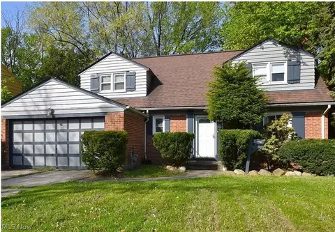 2370 N Taylor Rd, Cleveland Heights, OH 44112