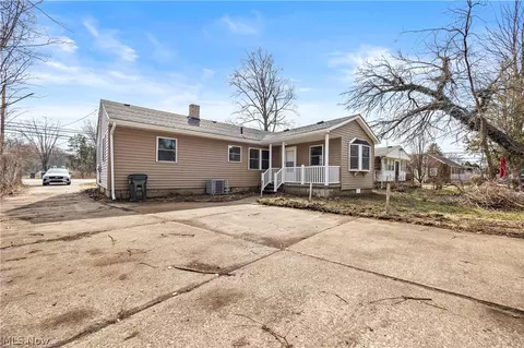 Exterior - 975 N Ridge Rd E, Lorain, OH 44055 photo 2 of 7