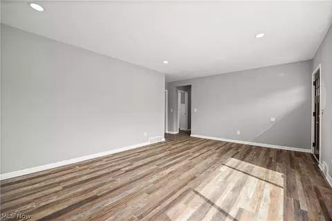 Living - 975 N Ridge Rd E, Lorain, OH 44055 photo 2 of 6