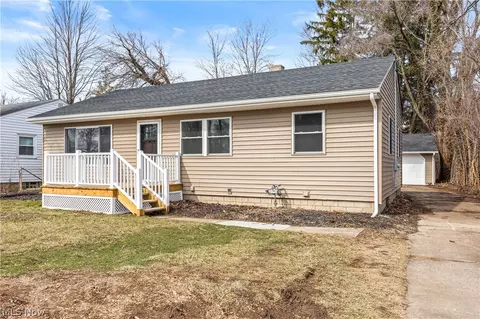 Exterior - 975 N Ridge Rd E, Lorain, OH 44055 photo 4 of 7