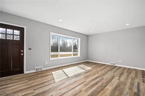 Living - 975 N Ridge Rd E, Lorain, OH 44055 photo 4 of 6