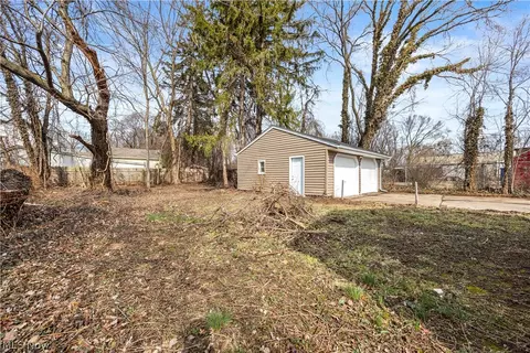 Exterior - 975 N Ridge Rd E, Lorain, OH 44055 photo 6 of 7