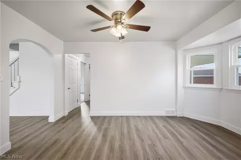 Living - 227 E Wilson St, Struthers, OH 44471 photo 5 of 5