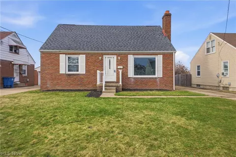 Exterior - 227 E Wilson St, Struthers, OH 44471 photo 5 of 7