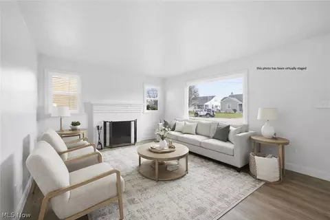 Living - 227 E Wilson St, Struthers, OH 44471 photo 1 of 5