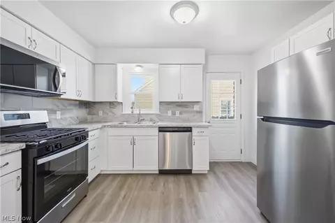 Kitchen - 227 E Wilson St, Struthers, OH 44471 photo 1 of 3