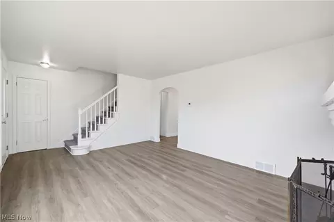 Living - 227 E Wilson St, Struthers, OH 44471 photo 3 of 5