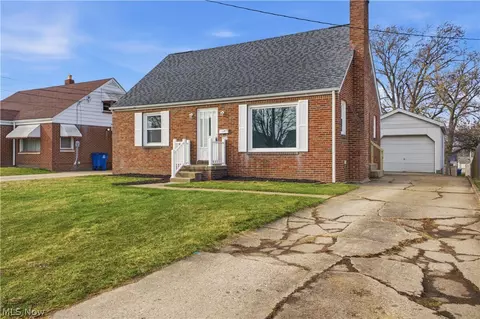 Exterior - 227 E Wilson St, Struthers, OH 44471 photo 4 of 7