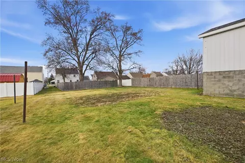 Exterior - 227 E Wilson St, Struthers, OH 44471 photo 1 of 7