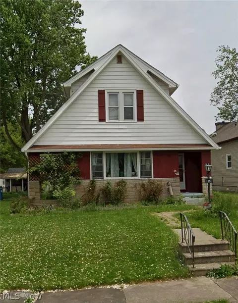 35 Washington Ave, Niles, OH 44446