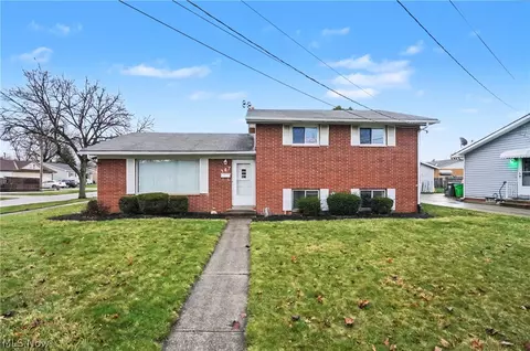 347 Beeler Dr, Berea, OH 44017