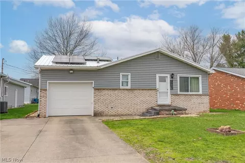 408 4th St NE, New Philadelphia, OH 44663