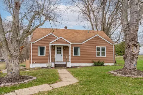 1889 Faircrest St SE, Canton, OH 44707