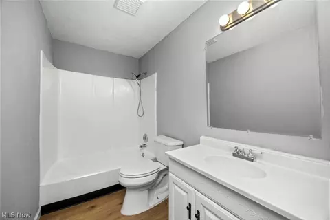 Bath - 553 Delaware Ave, Elyria, OH 44035 photo 1 of 2