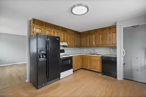 Kitchen - 553 Delaware Ave, Elyria, OH 44035 photo 1 of 1