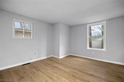 Bedroom - 553 Delaware Ave, Elyria, OH 44035 photo 4 of 4