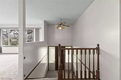 Entry Way - 553 Delaware Ave, Elyria, OH 44035 photo 1 of 2
