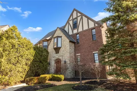 39489 Tudor Dr, Willoughby, OH 44094