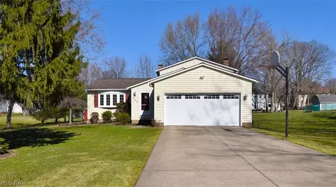 985 Berkshire Dr, Macedonia, OH 44056