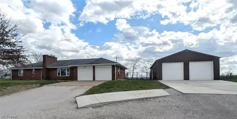81 Mineral Heights Dr, Mineral Wells, WV 26150