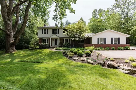 35320 Chagrin Blvd, Moreland Hills, OH 44022