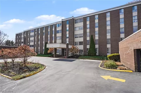 3064 Kent Rd #403, Stow, OH 44224