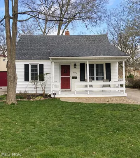 299 Inwood Blvd, Avon Lake, OH 44012