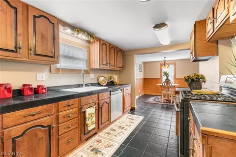 368 Jarvis Rd, Akron, OH 44319 photo 14