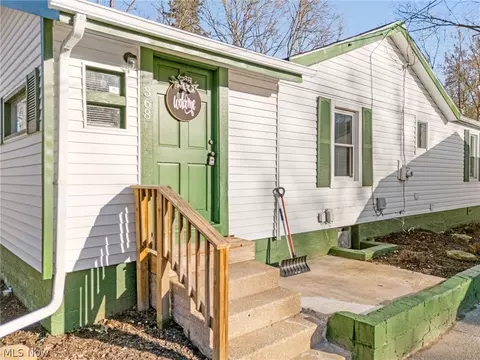 368 Jarvis Rd, Akron, OH 44319 photo 3