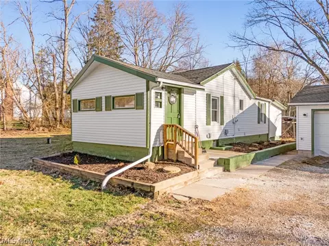 368 Jarvis Rd, Akron, OH 44319 photo 2