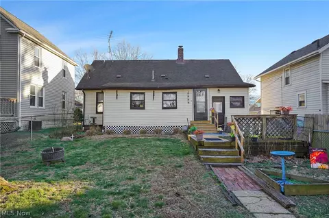 Exterior - 1237 Mcintosh Ave, Akron, OH 44314 photo 1 of 9